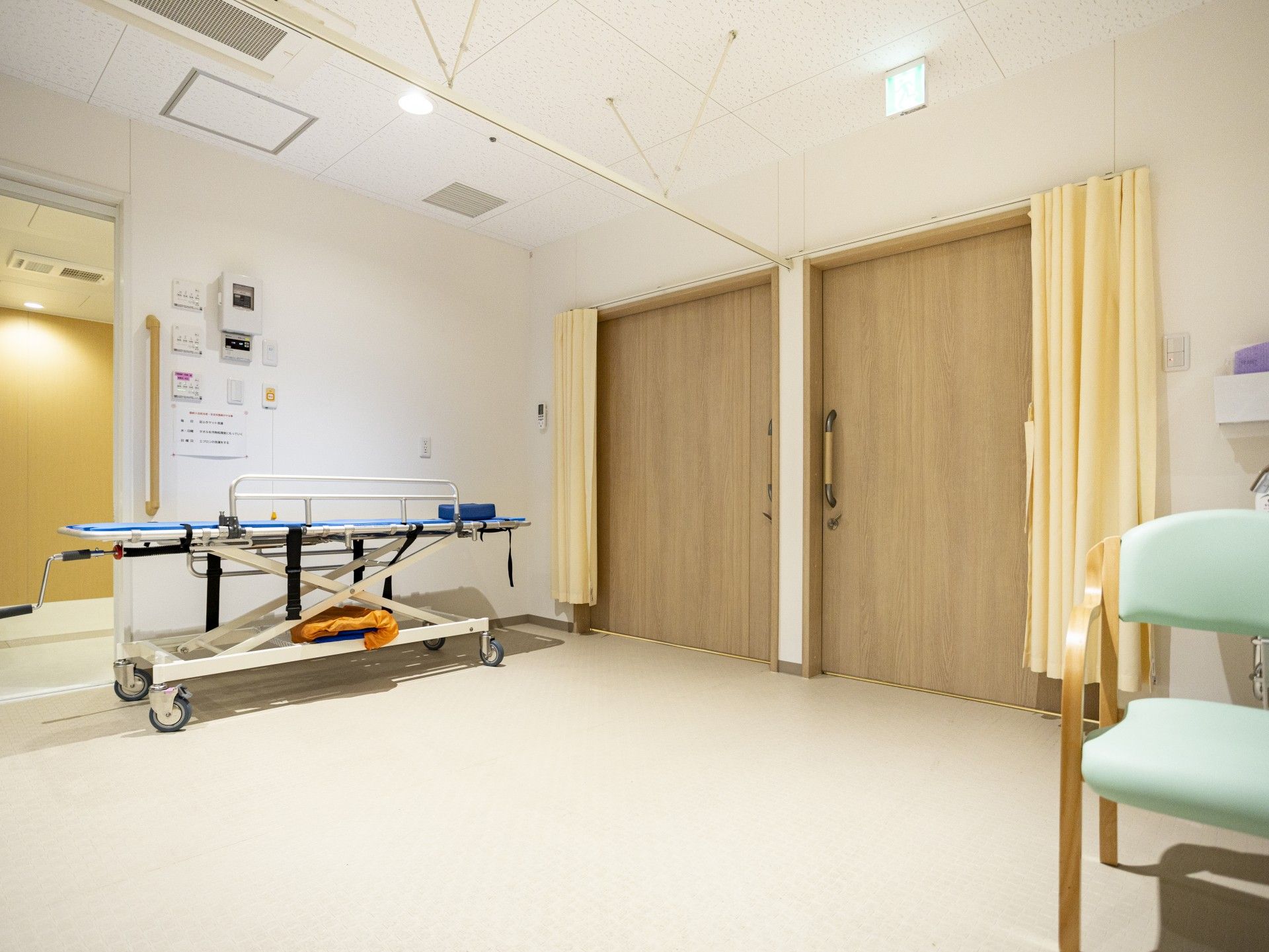 広い室内の様子