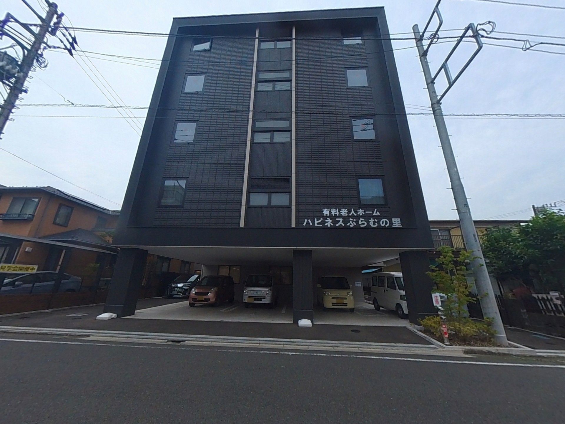 多階層の建物正面