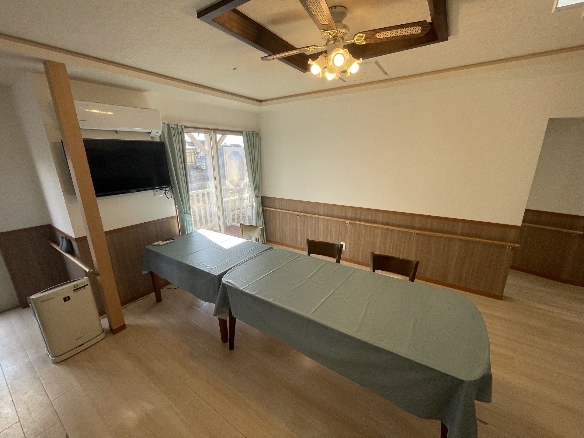 日差しが差し込む部屋