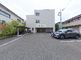 介護施設のエントランスと外観