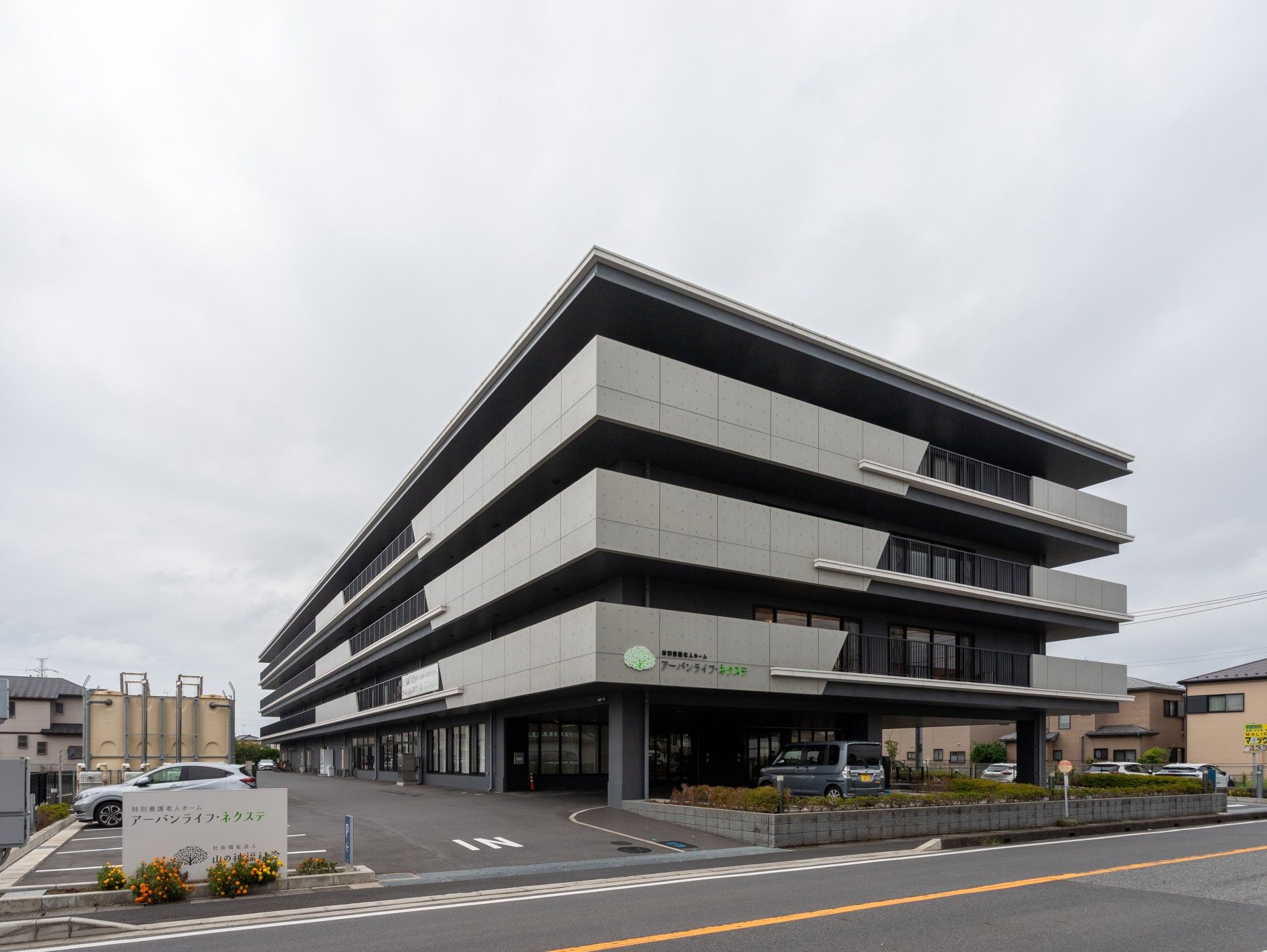 立派な建物の外観