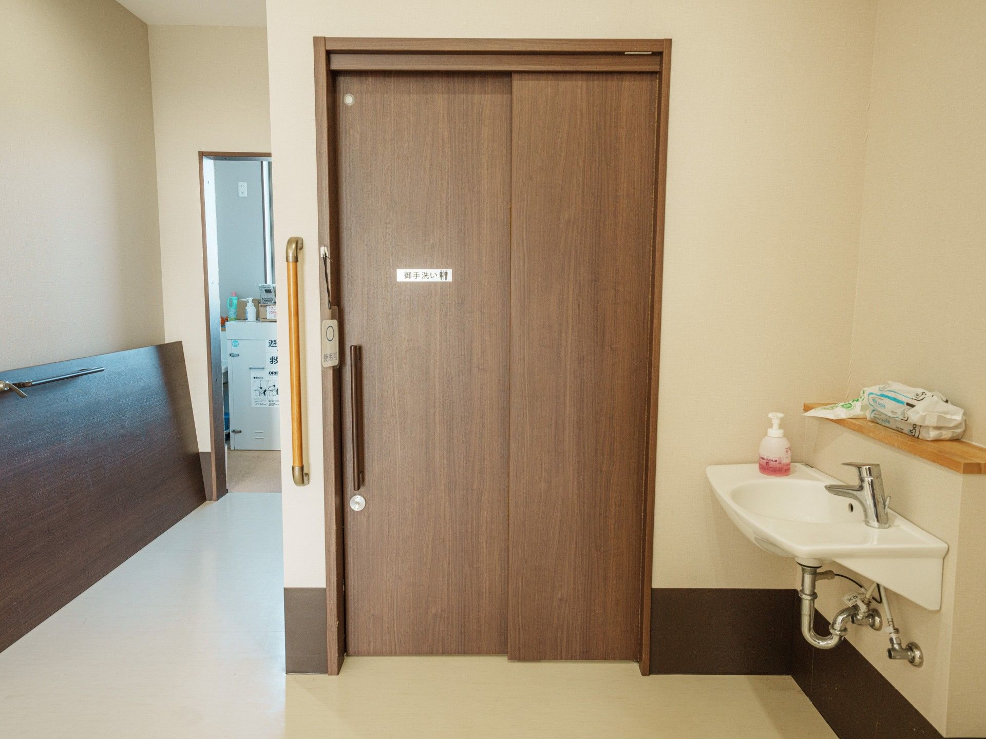 手洗い場の入り口