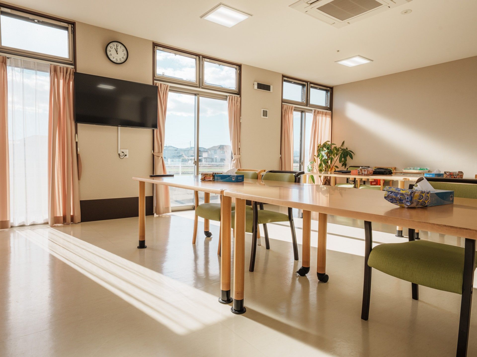 日差しが差し込む部屋