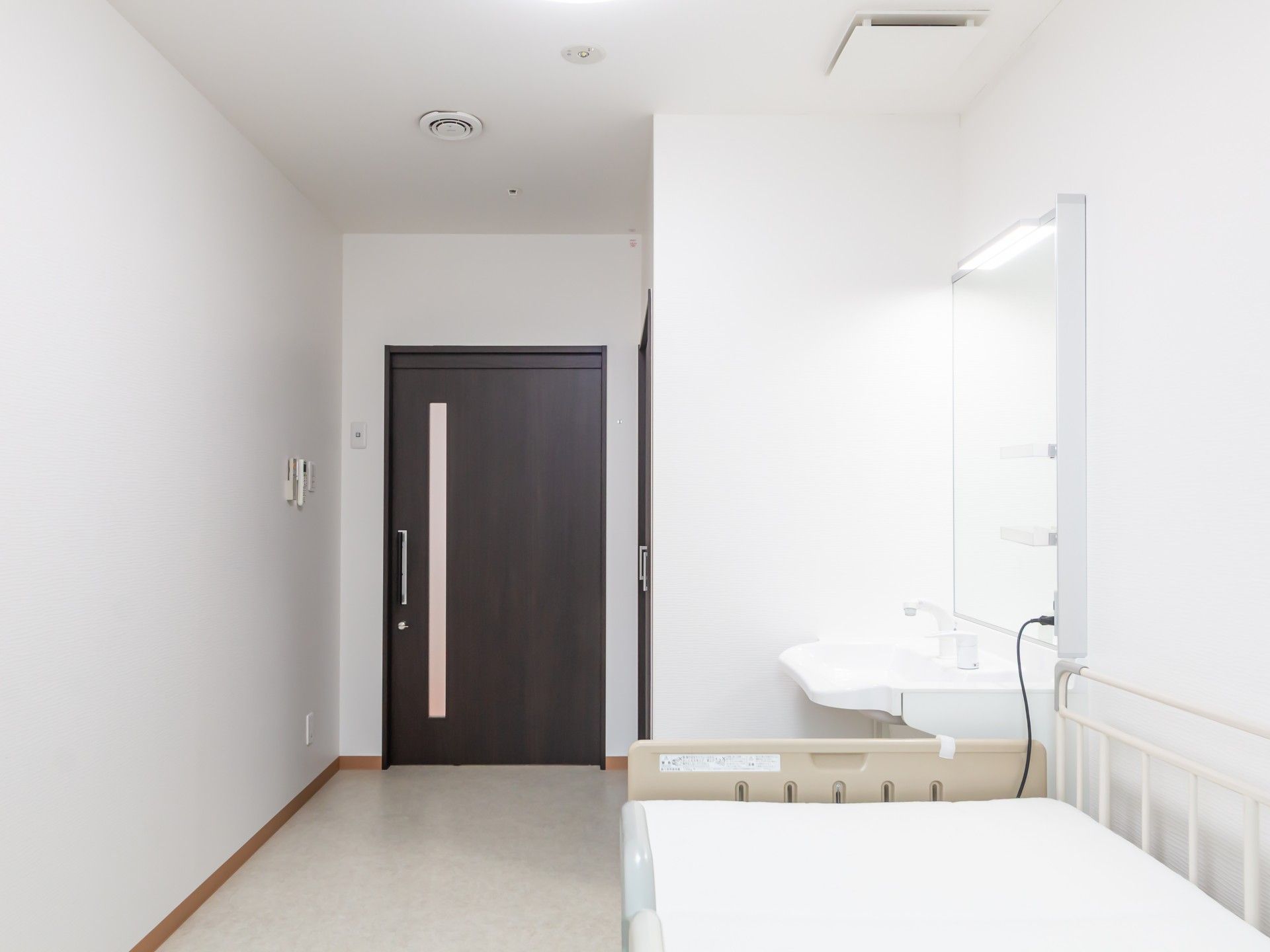 シンプルな居室の一角