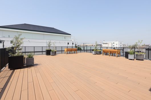 ウッドデッキテラス(屋上)