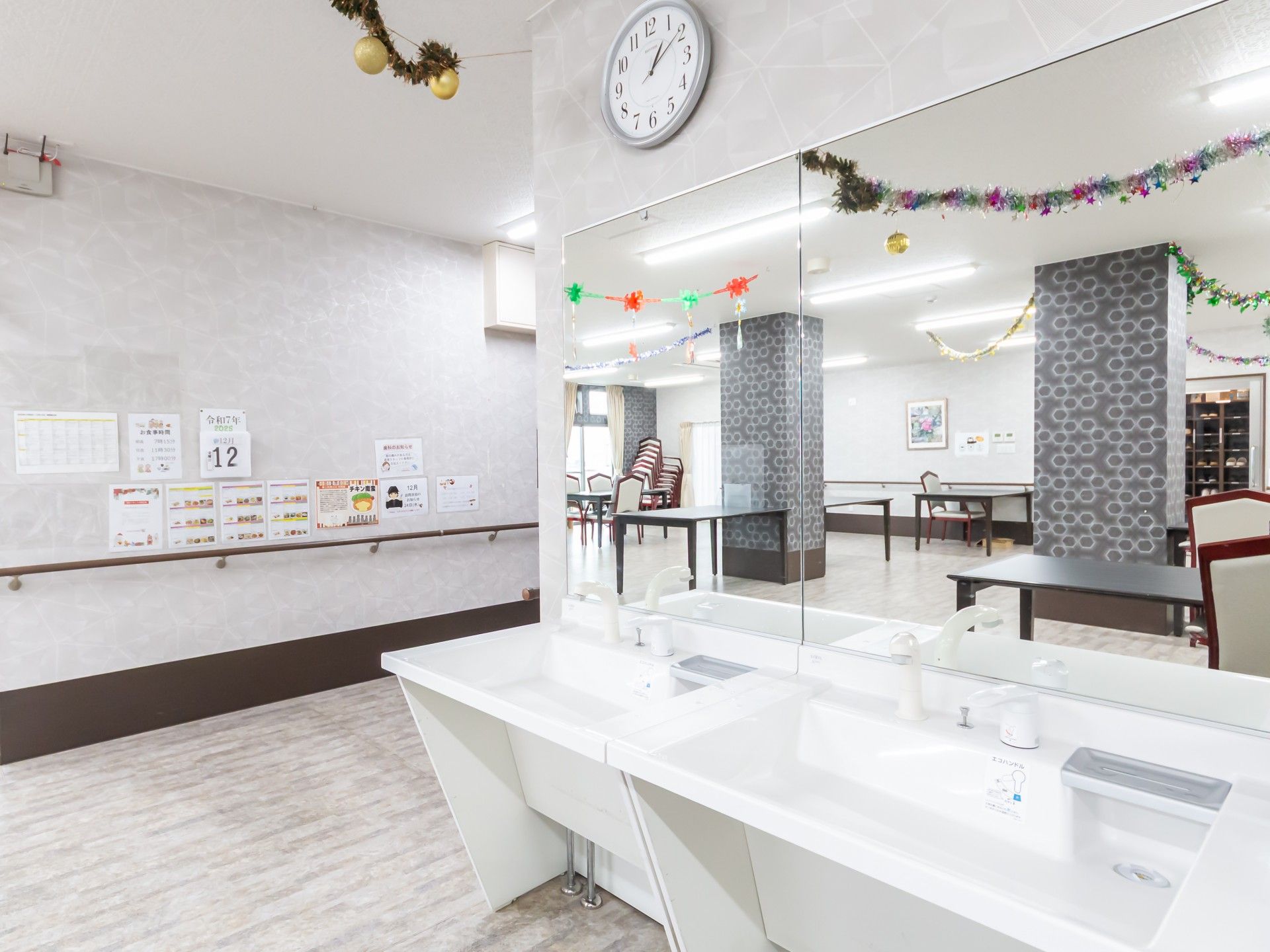 飾り付けられた洗面台