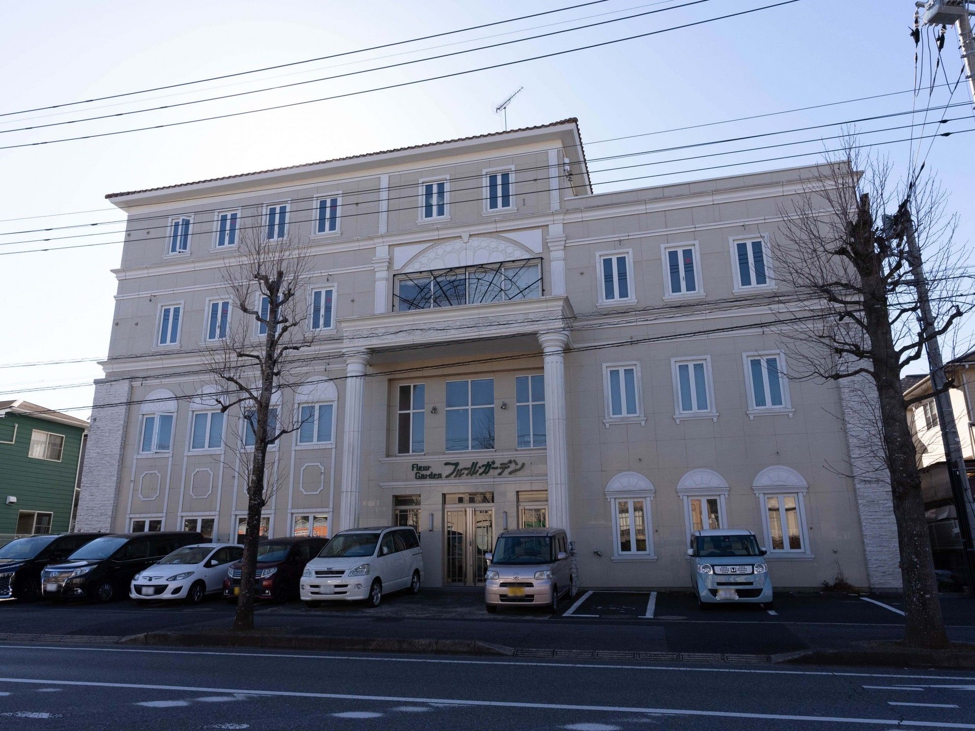洗練された外観の建物