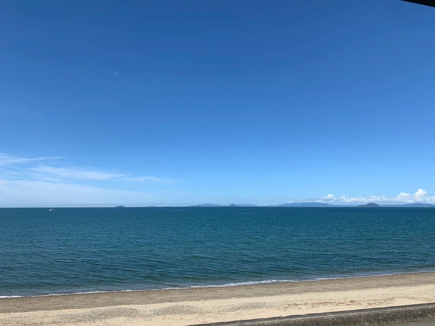 青い海と空の風景