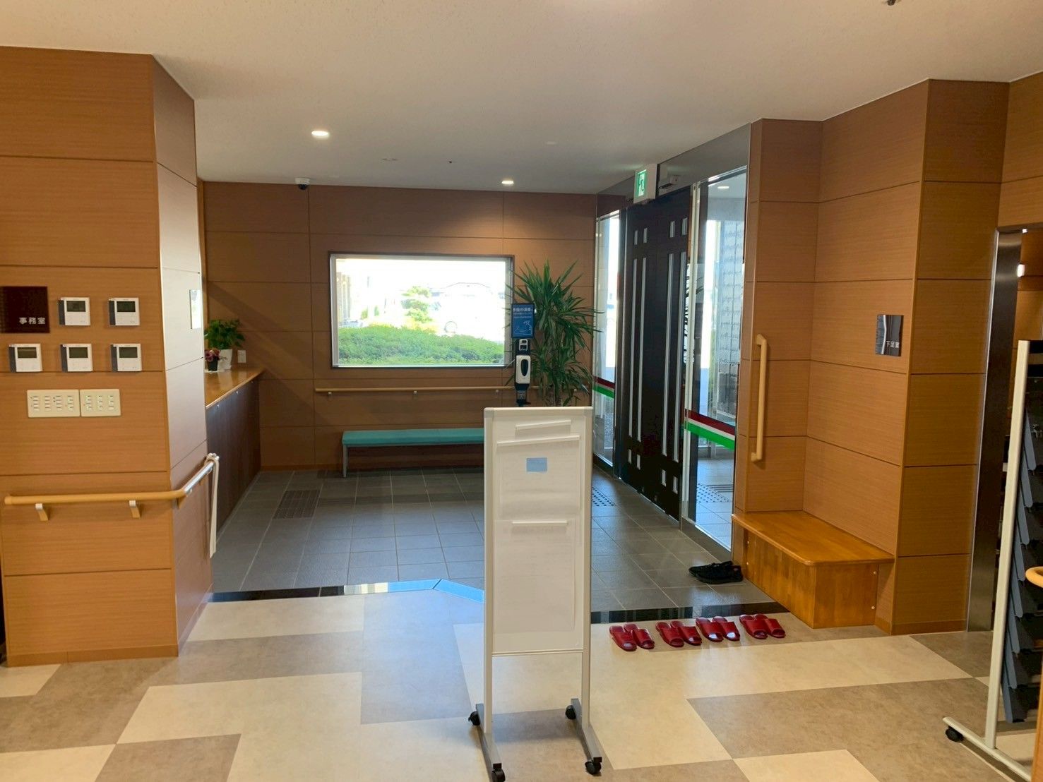 明るいエントランス