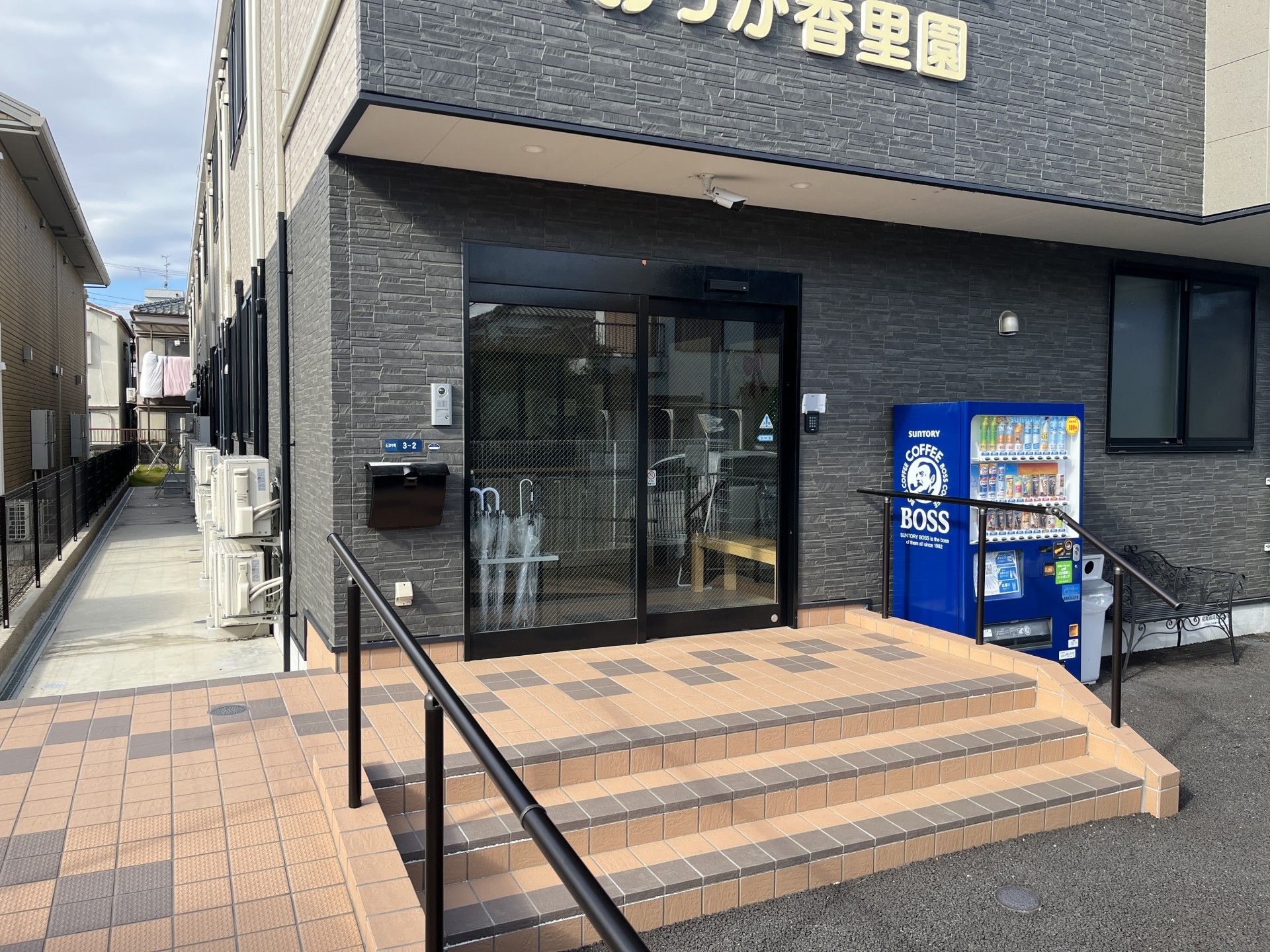 自動ドアのある玄関