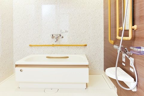 安全設計の洗面台バスルーム
