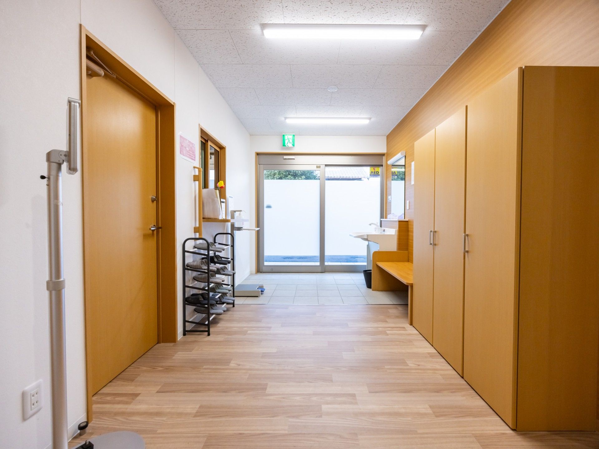 明るい廊下の一角