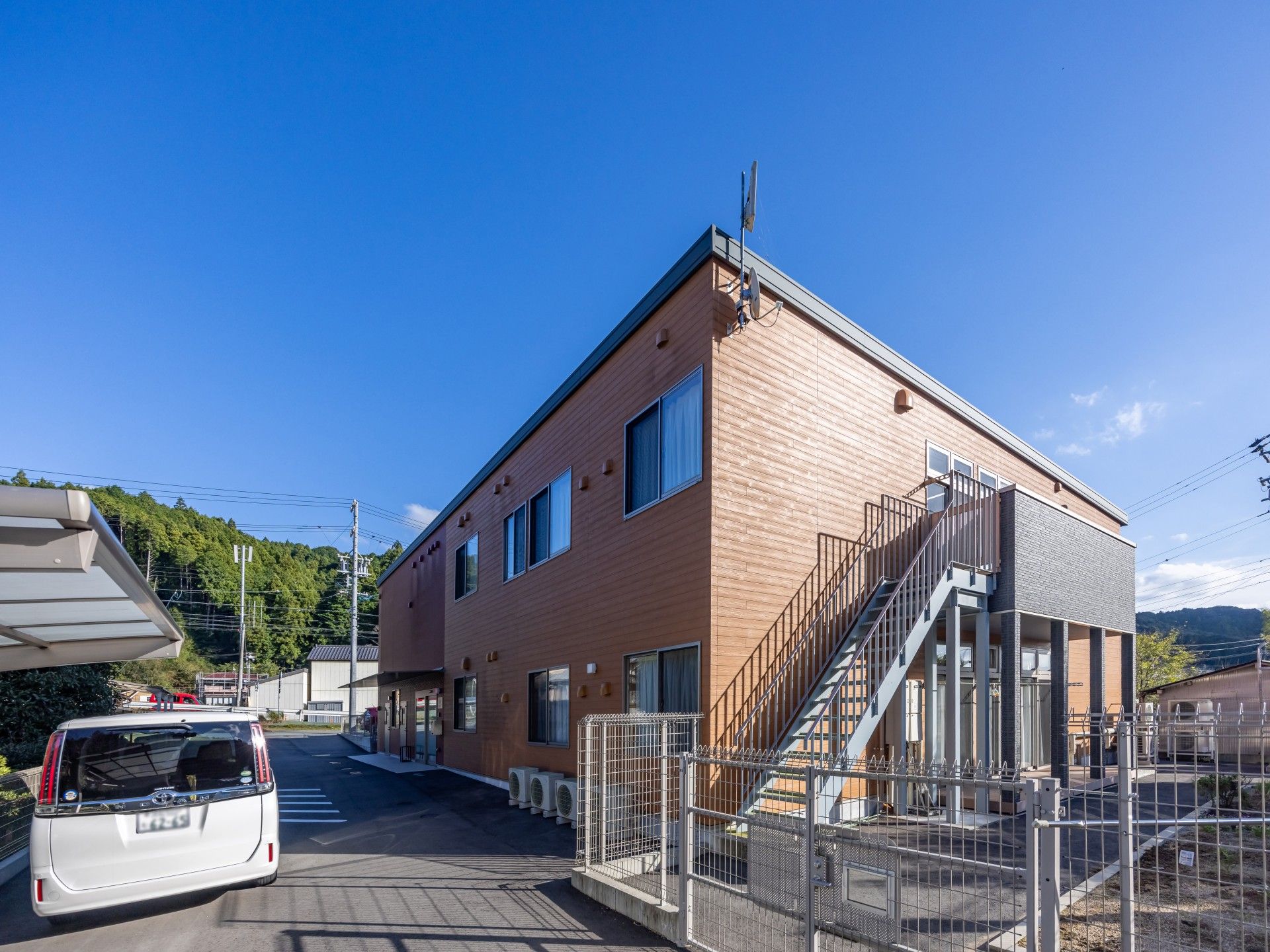 木造の建物外観