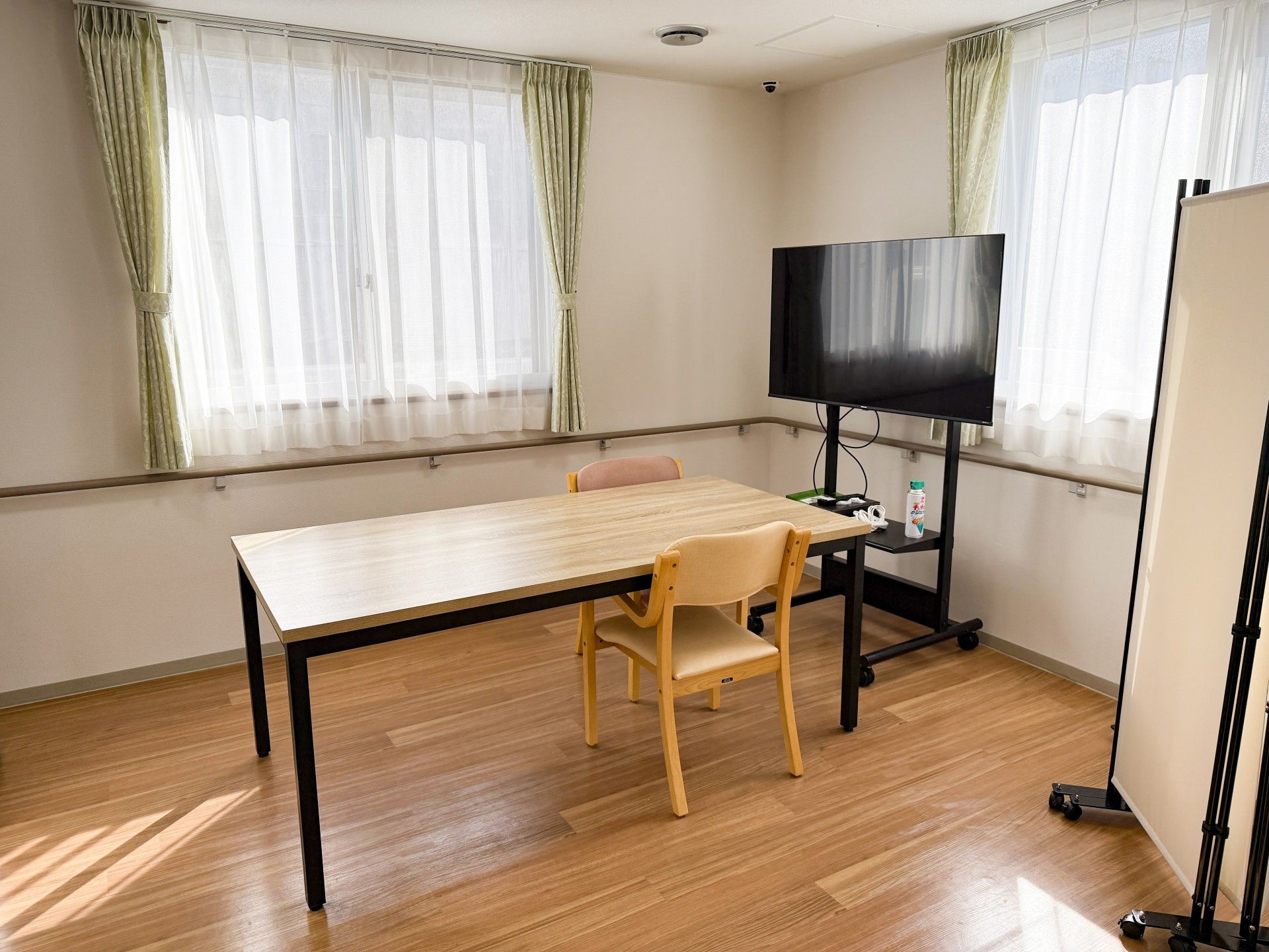 日差しが差し込む部屋