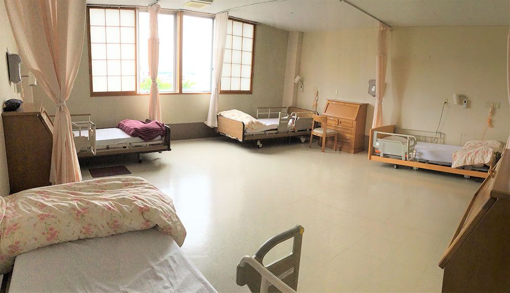 明るく広々とした居室