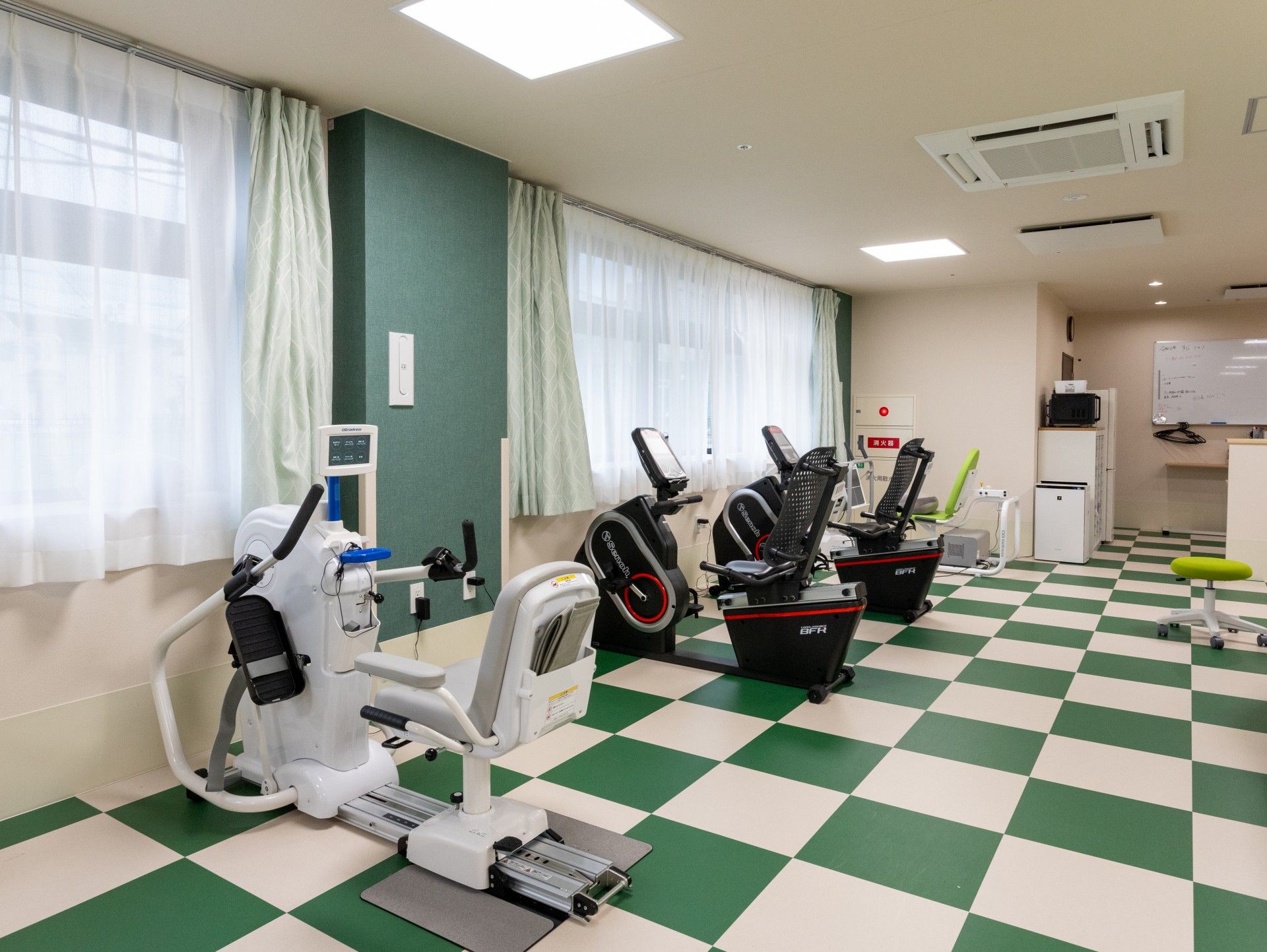 リハビリ設備の整った部屋