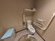 バリアフリー設計のトイレ空間