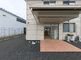 介護施設の外観と駐車場