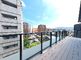 都市の景色を望むテラス
