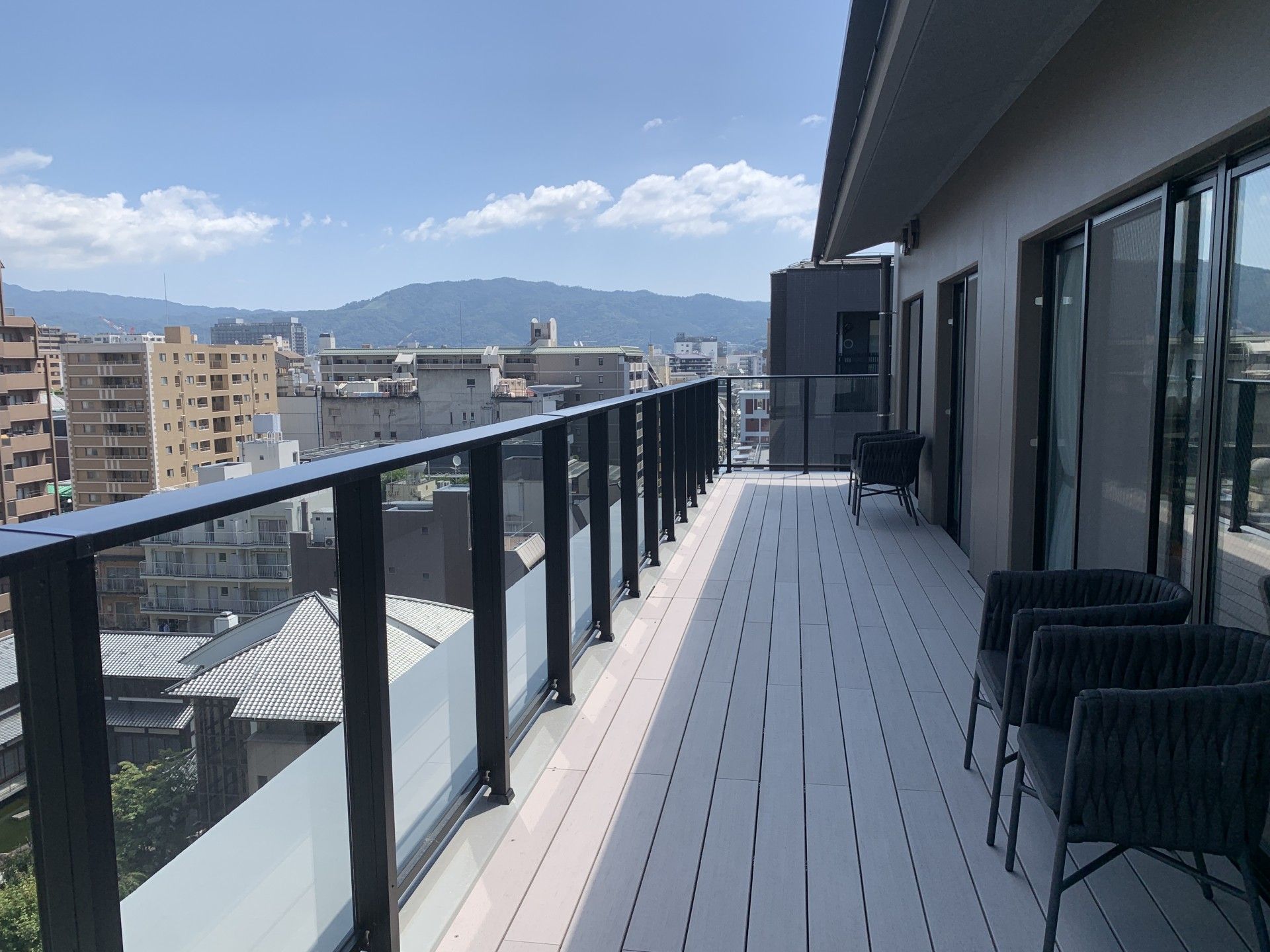開放的なテラスの風景