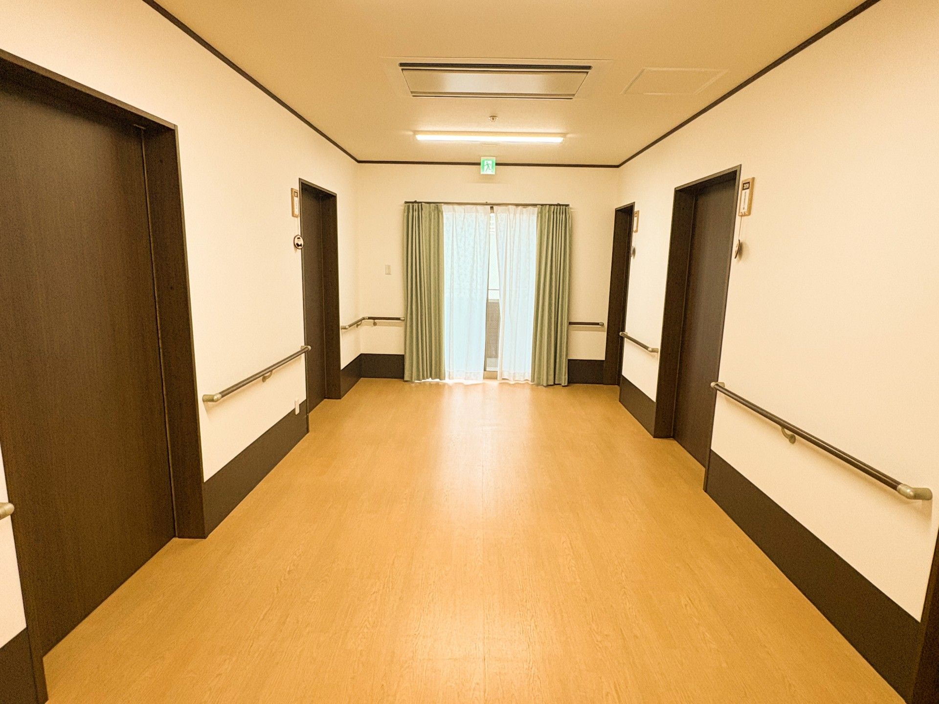 明るい廊下