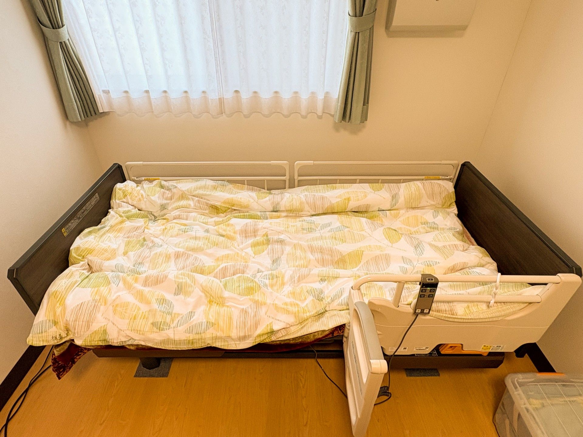 快適なベッドのある部屋