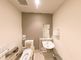 バリアフリー設計のトイレ空間