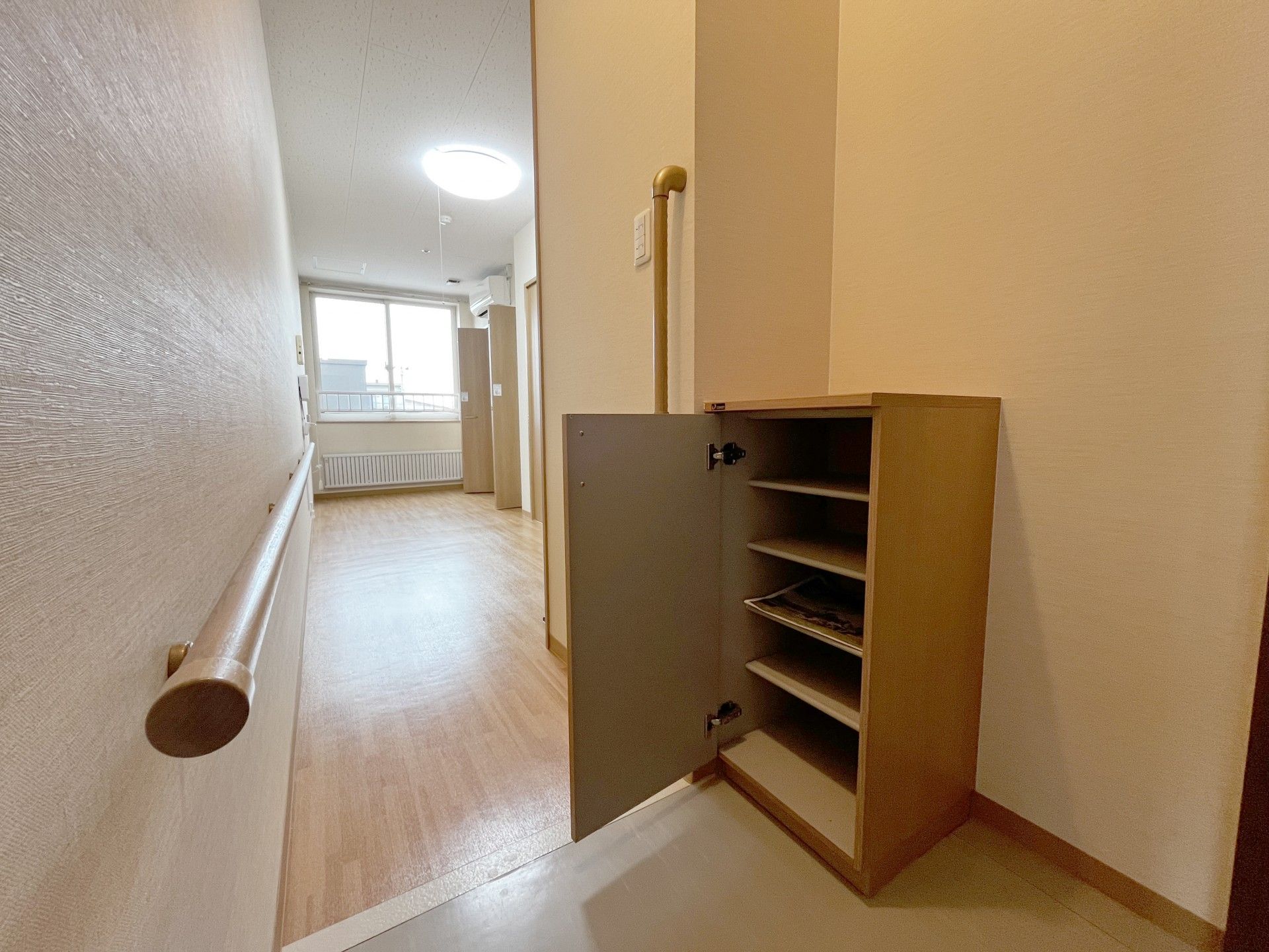 手すり付きの廊下