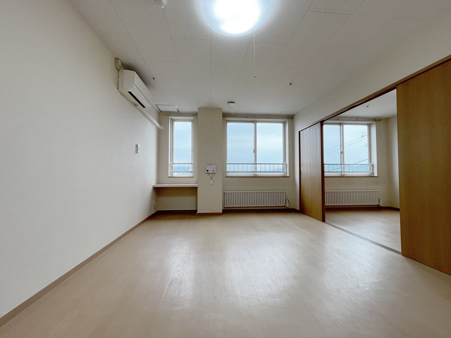 ご入居者様を見守るスタッフ