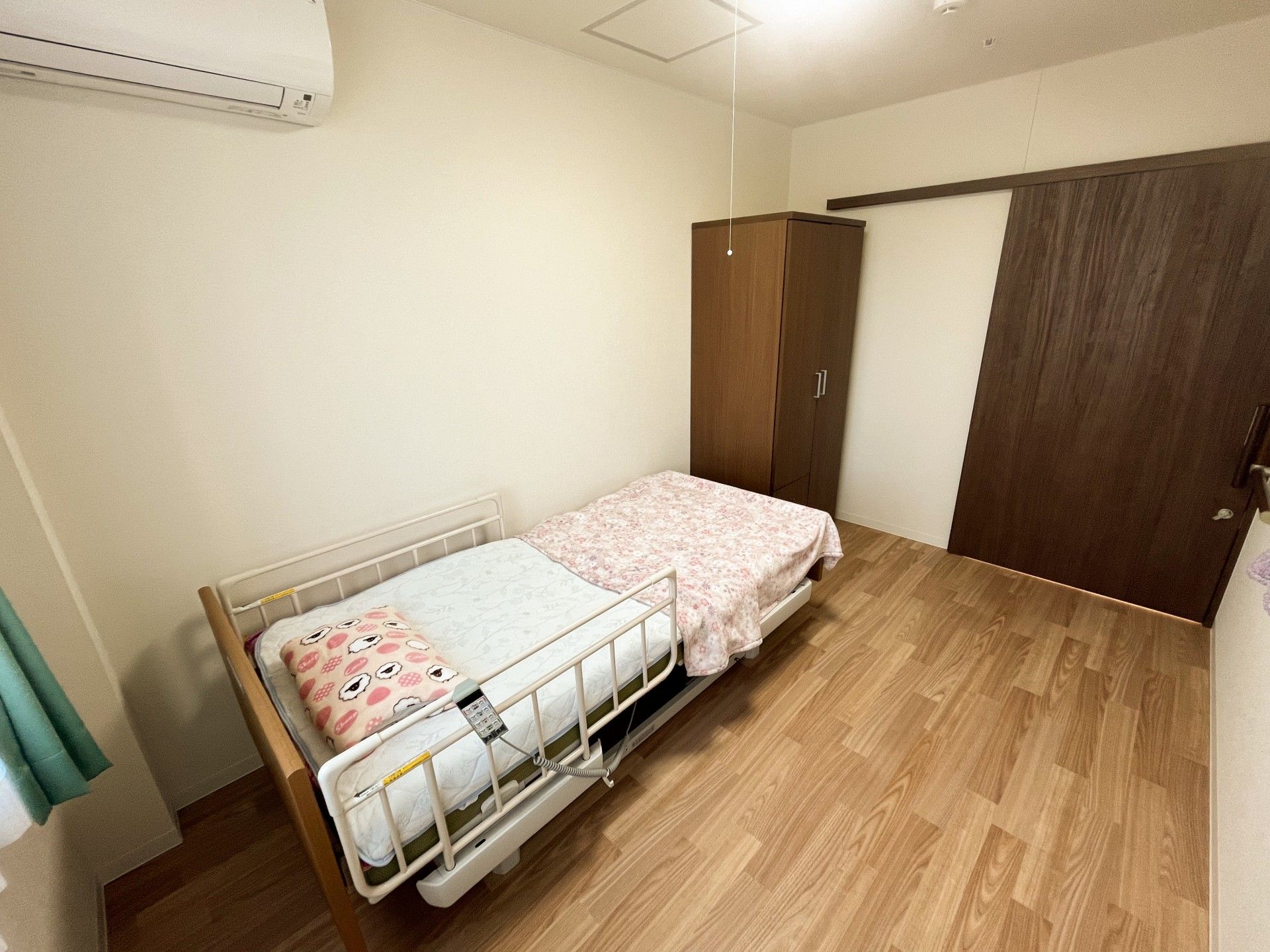 落ち着いた雰囲気の居室