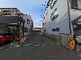 静かな住宅街の通り