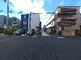 静かな住宅街の角地