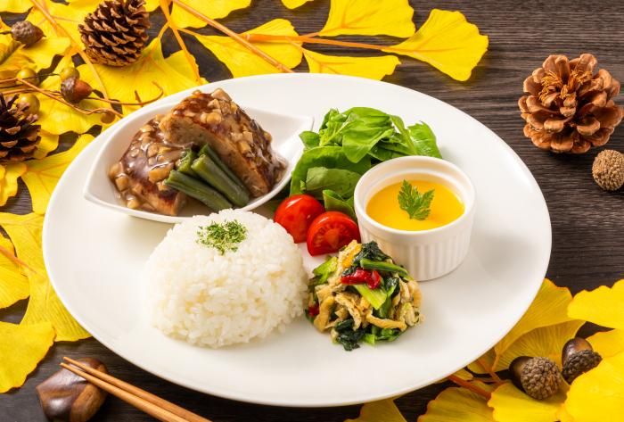 彩り豊かな食事の一例