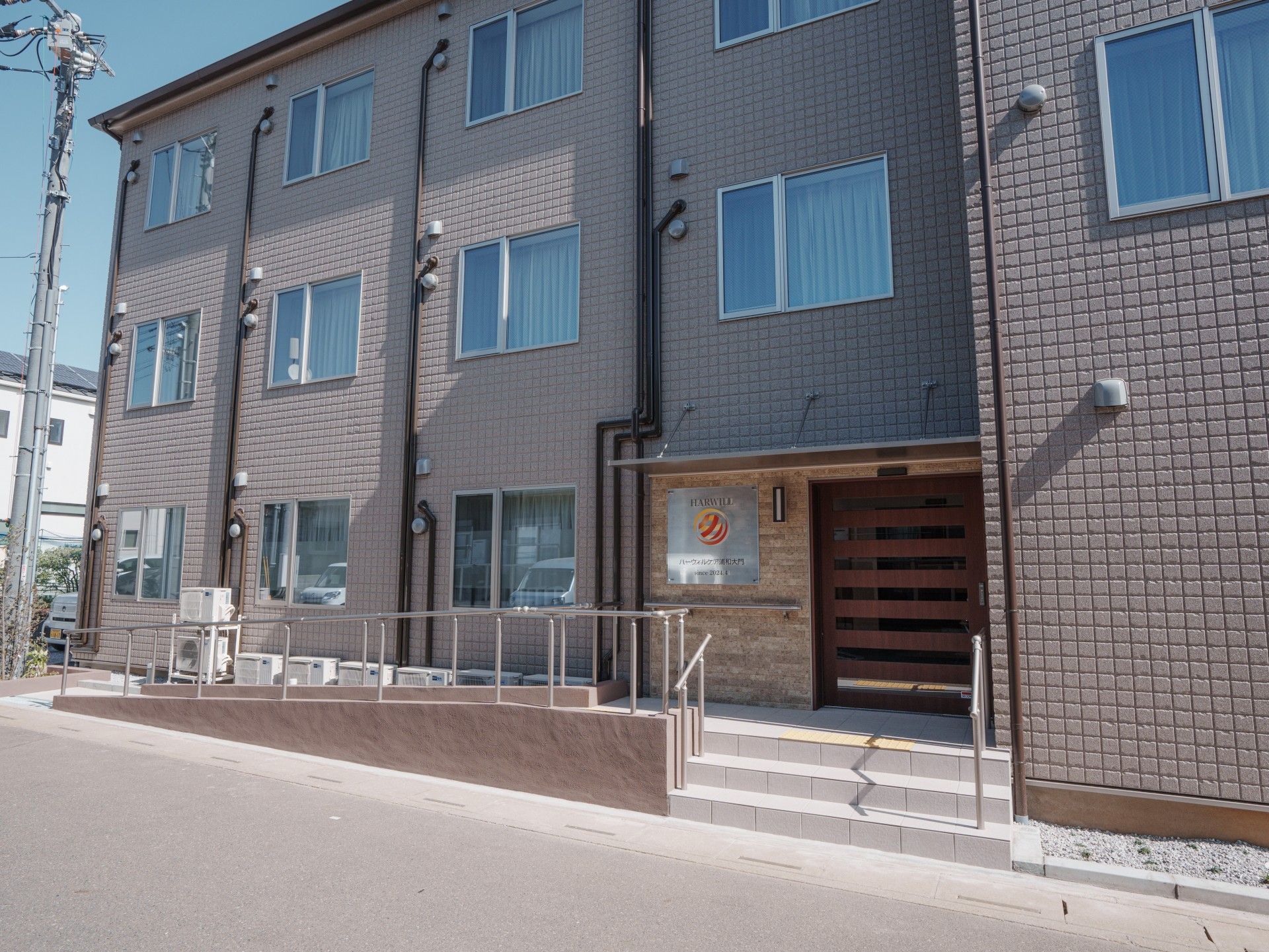 清潔感のある建物の入口