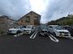 広々とした駐車場の風景