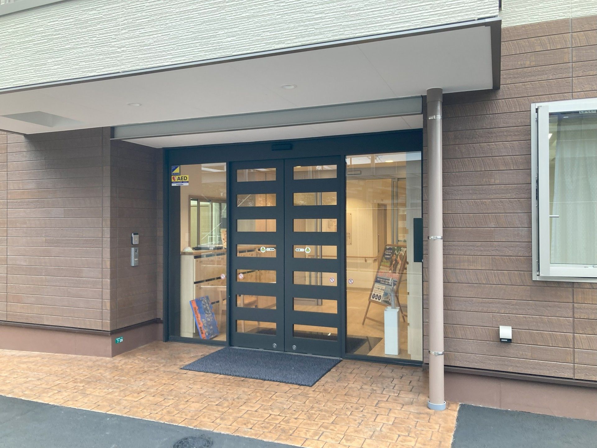 入口の明るい施設