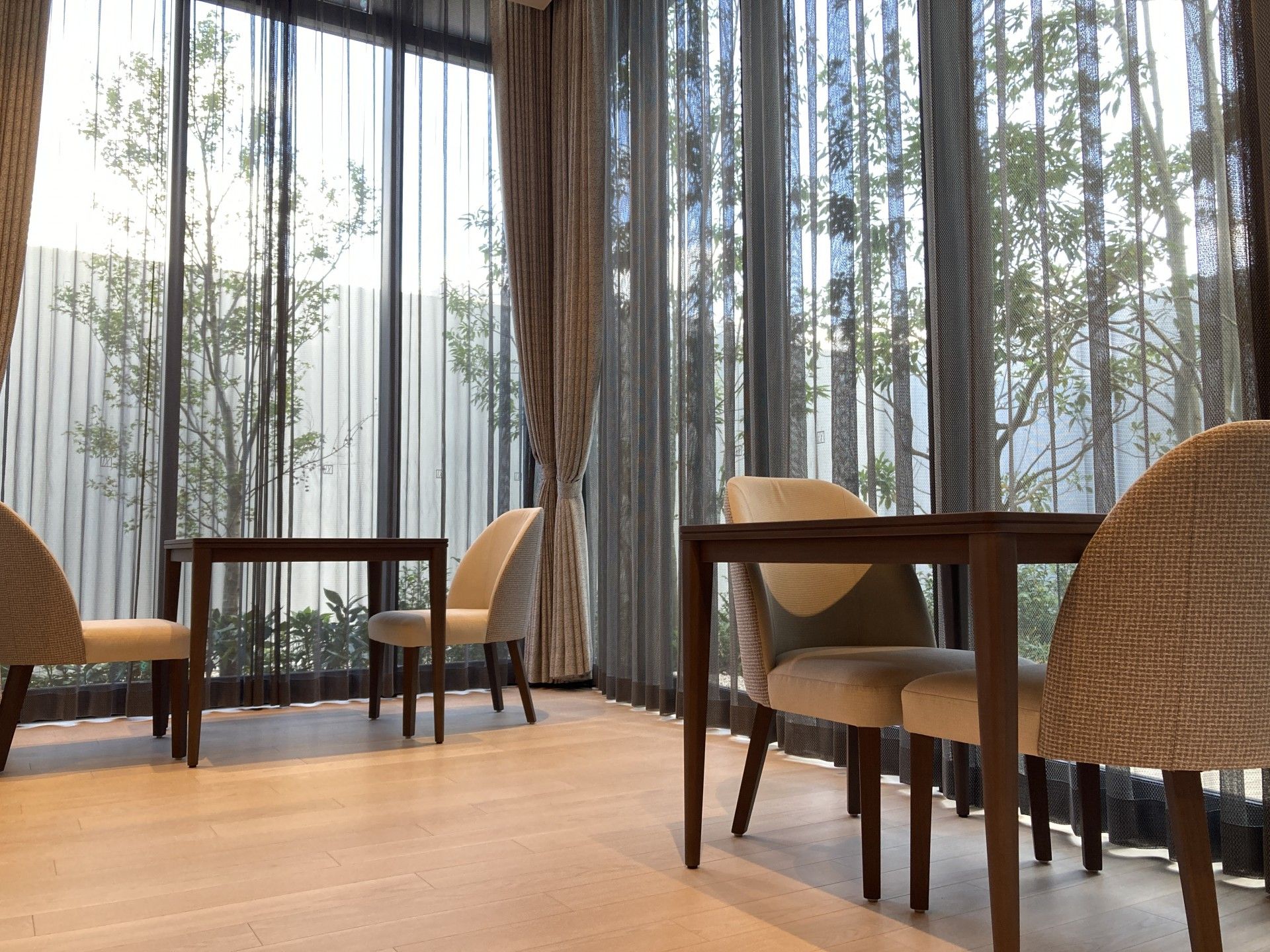 自然光が差し込む窓辺