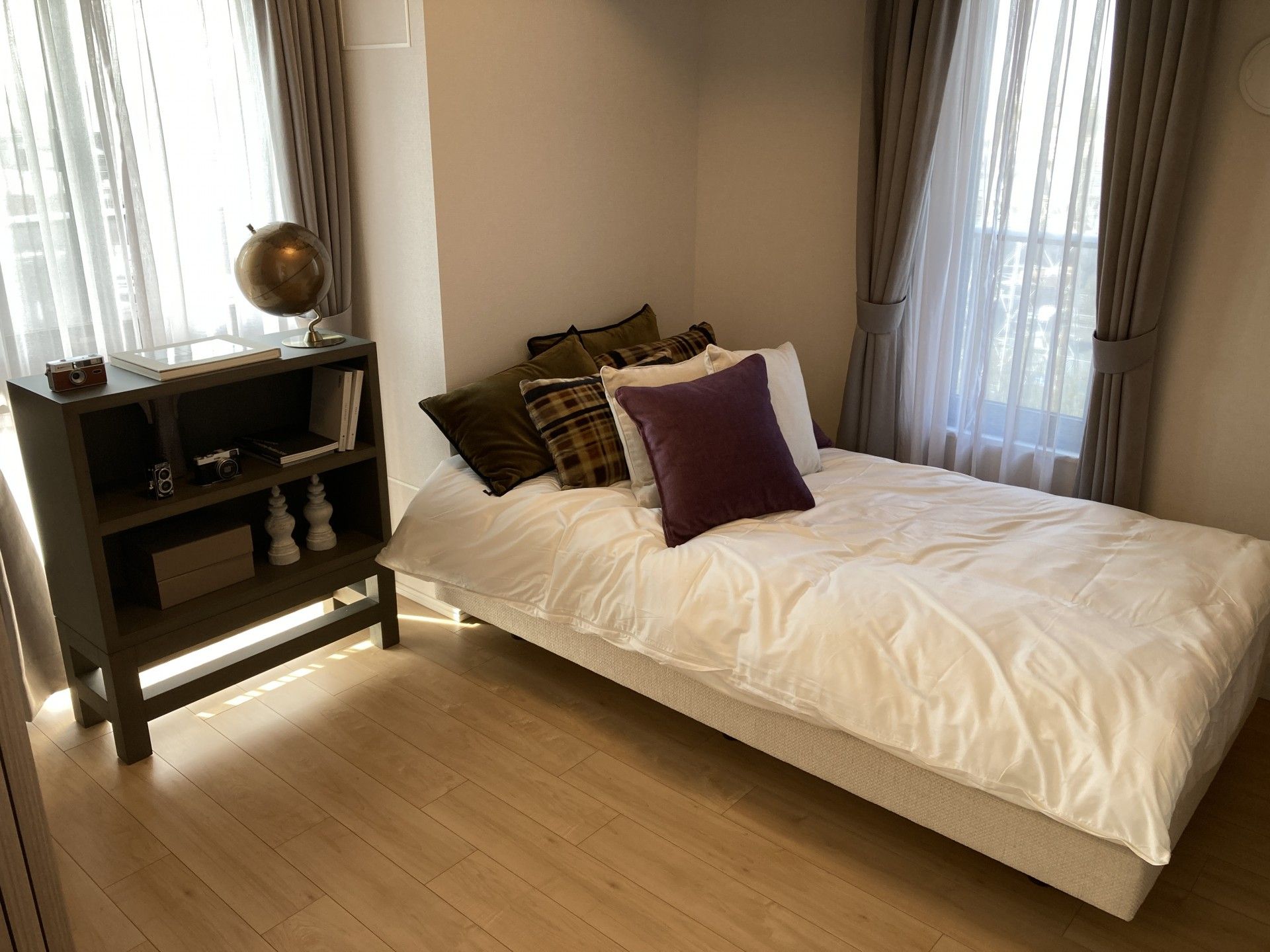 落ち着いた雰囲気の寝室