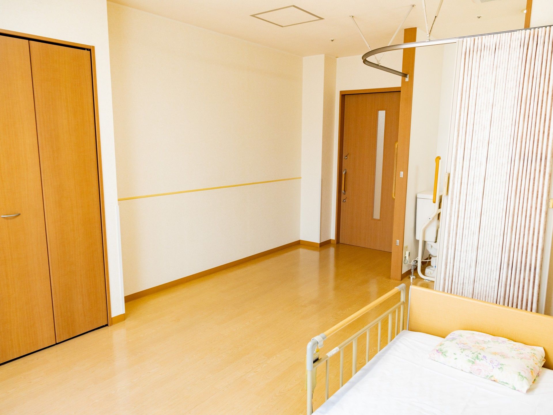 明るく広々とした居室