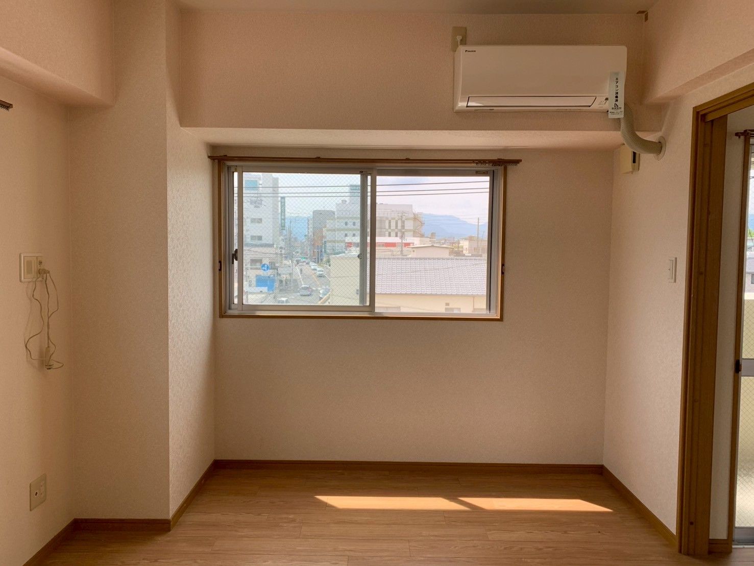 日差しが差し込む部屋