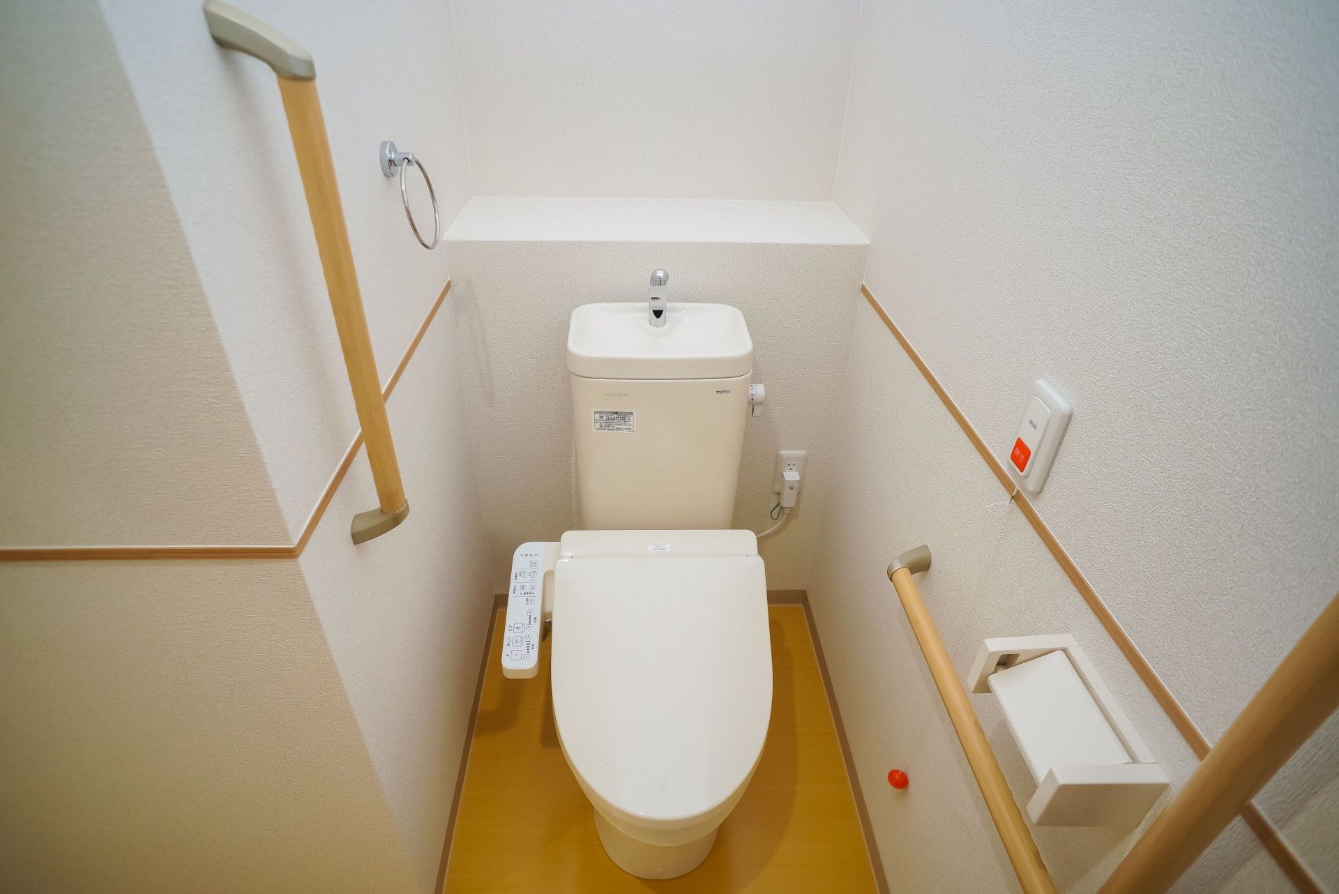 シンプルなつくりのトイレ