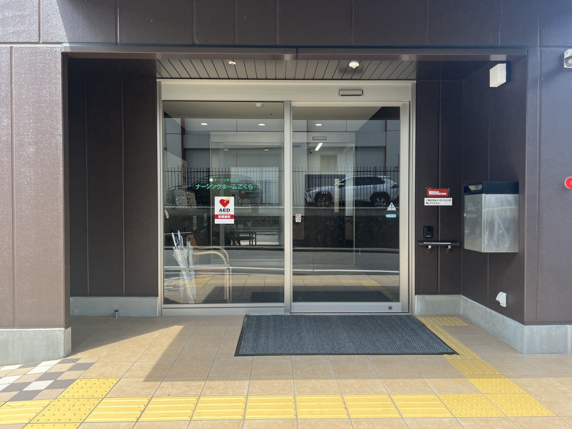 車椅子対応の入口