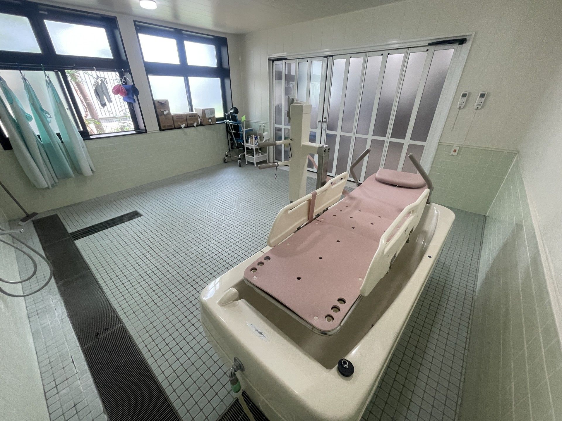 広い浴室の設備