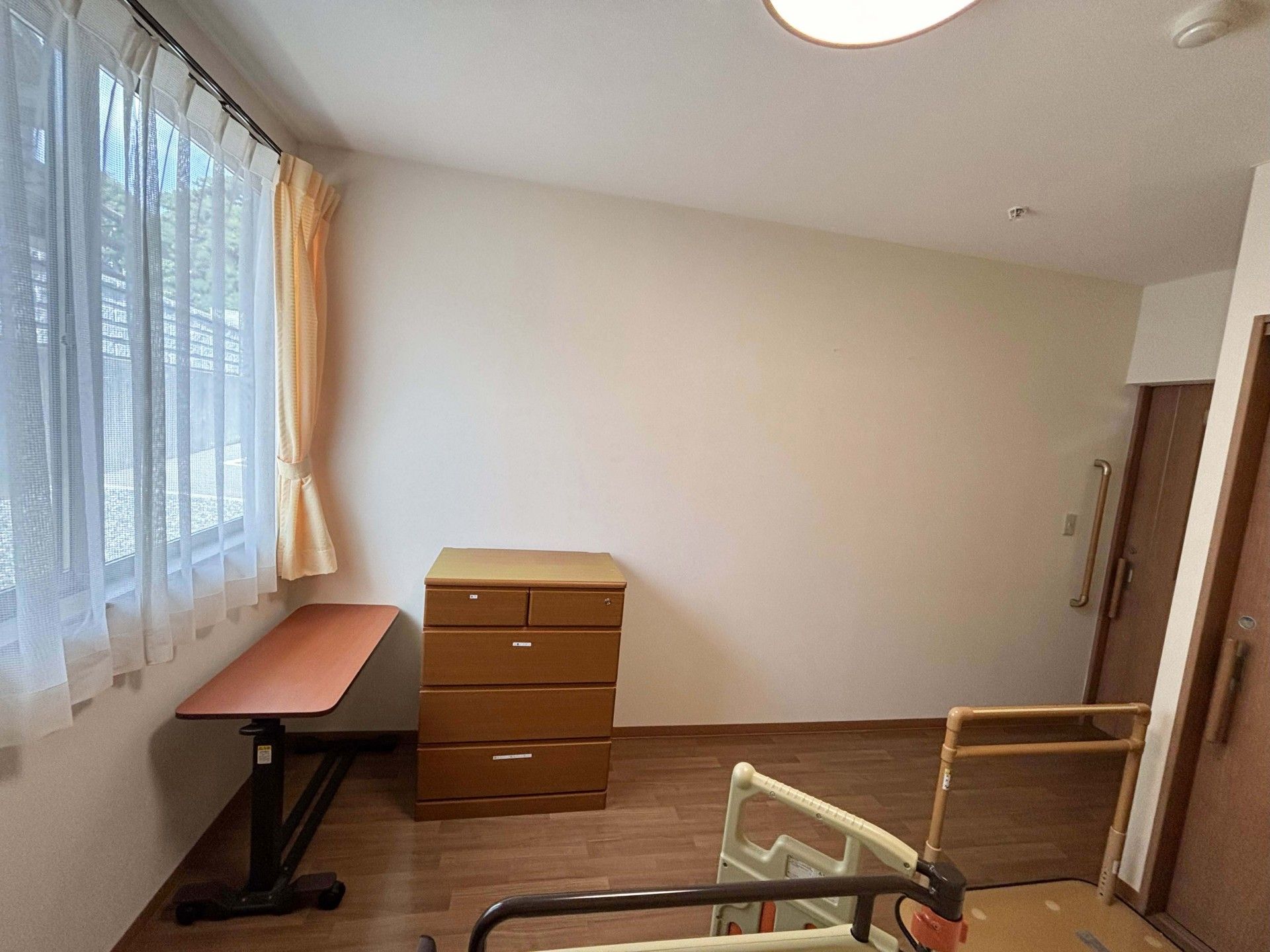 明るい個室の一角