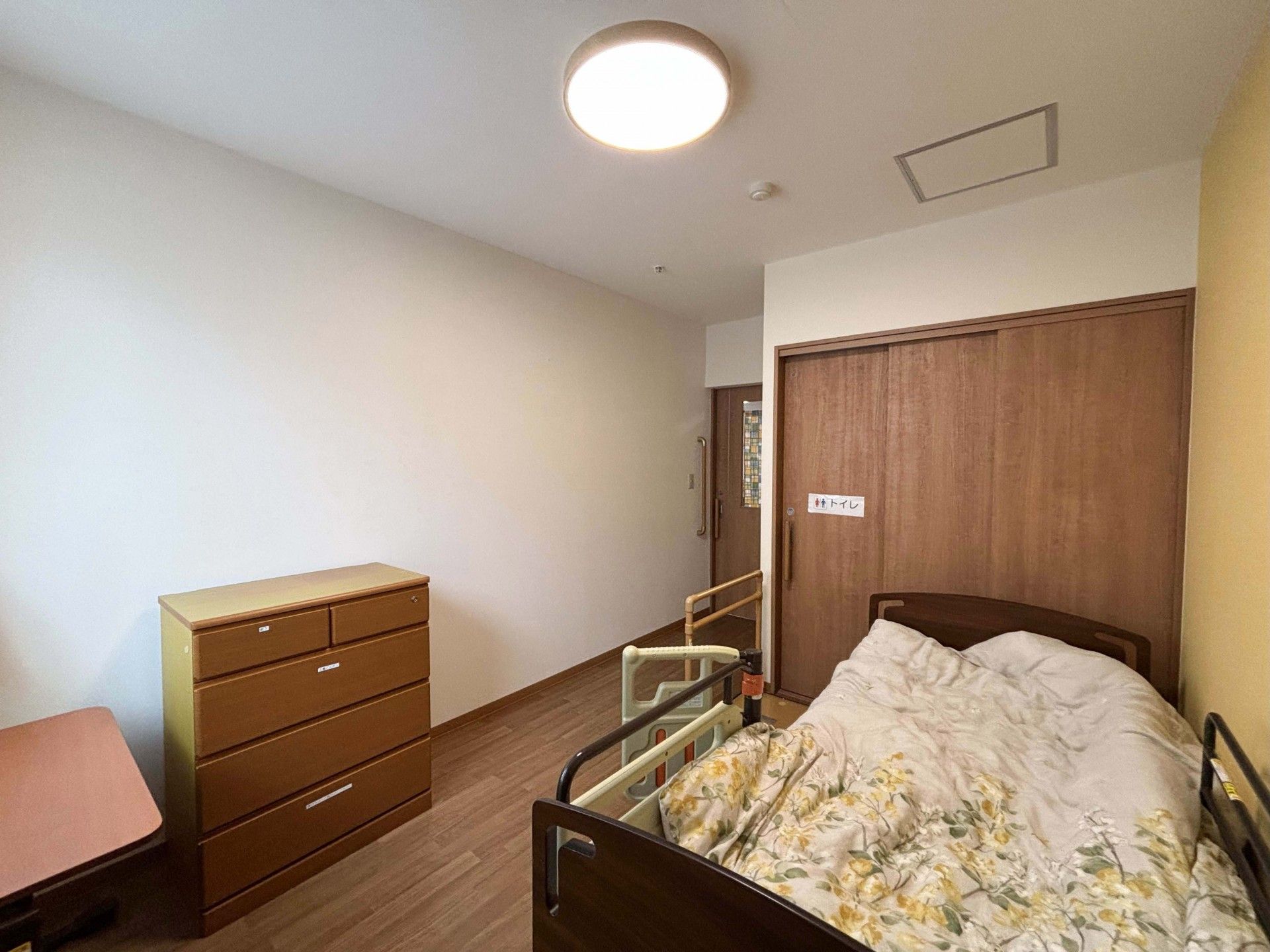 落ち着いた雰囲気の居室