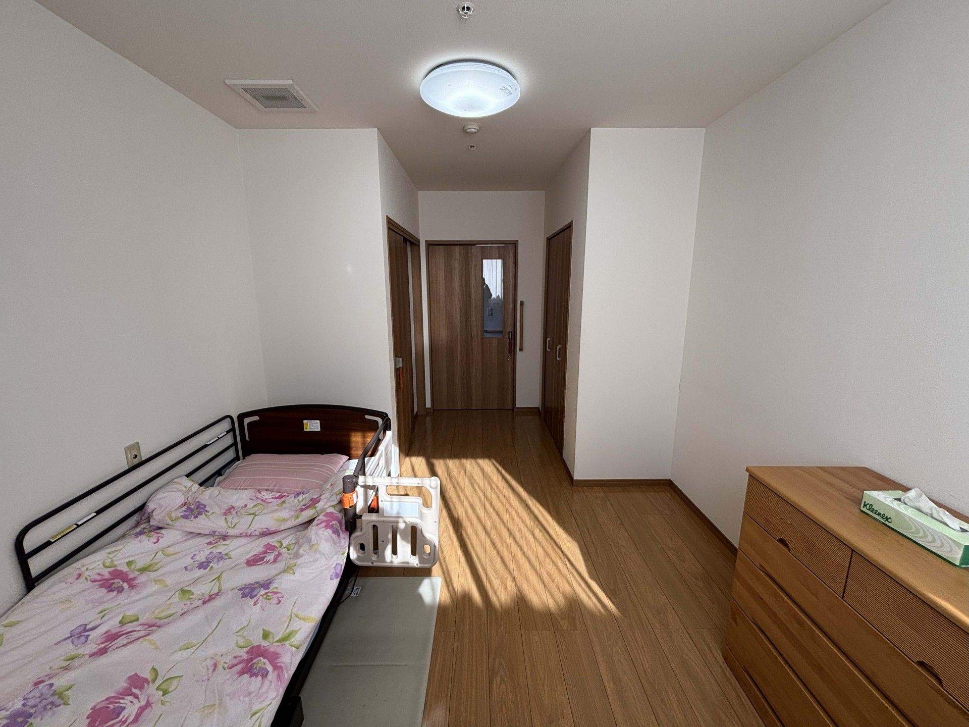 シンプルな個室の様子