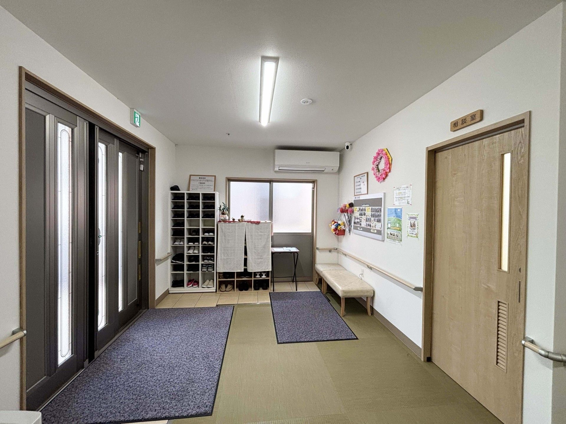 明るい玄関スペース