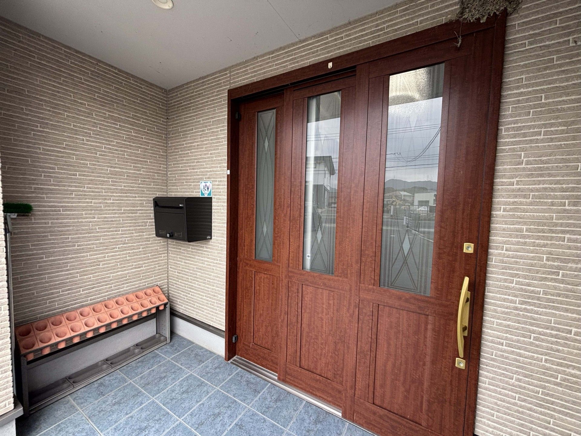 木製の玄関ドア