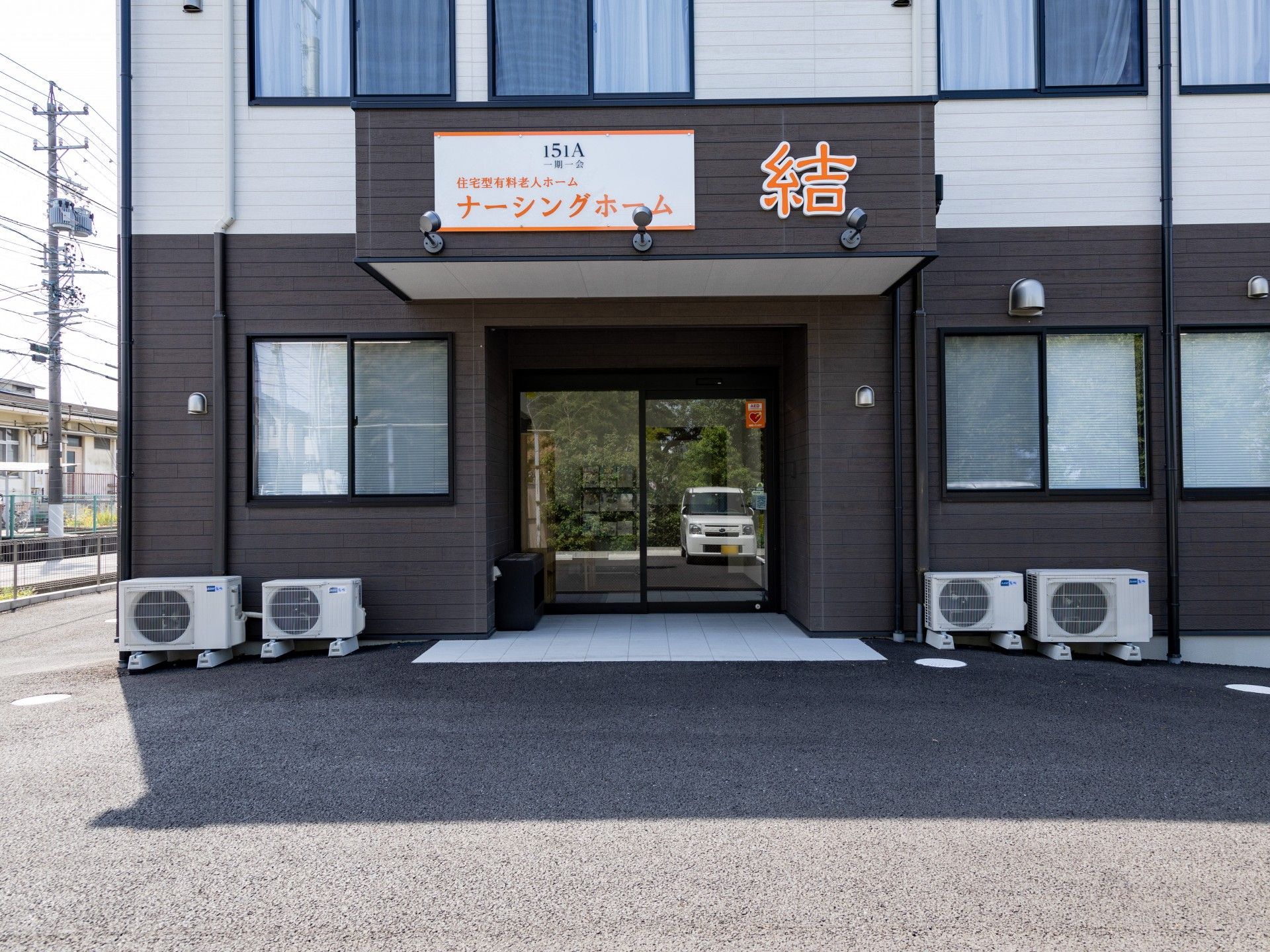 入り口が広い施設正面