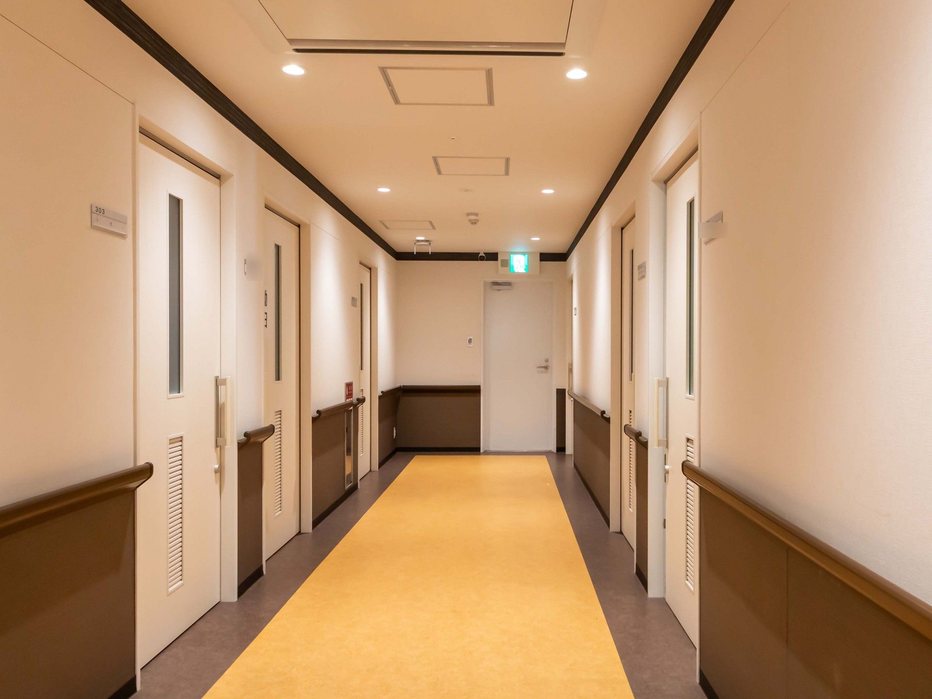 明るい廊下